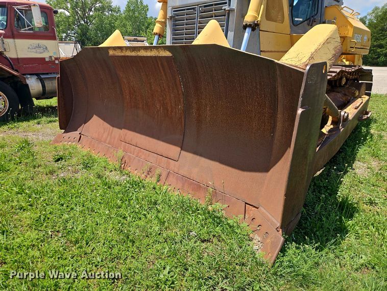 image for item EO7440 2002 John Deere 1050C dozer