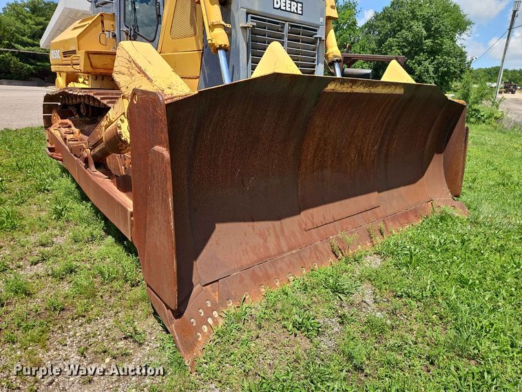 image for item EO7440 2002 John Deere 1050C dozer