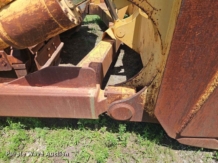 image for item EO7440 2002 John Deere 1050C dozer