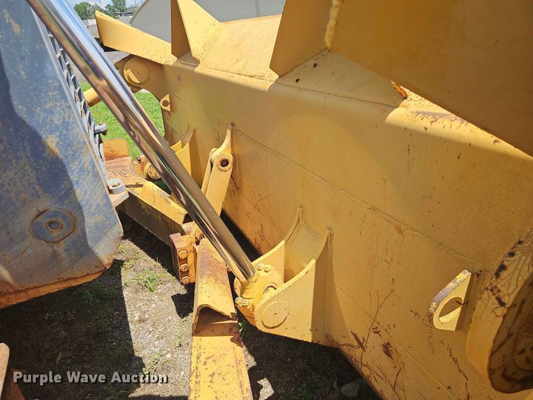 image for item EO7440 2002 John Deere 1050C dozer