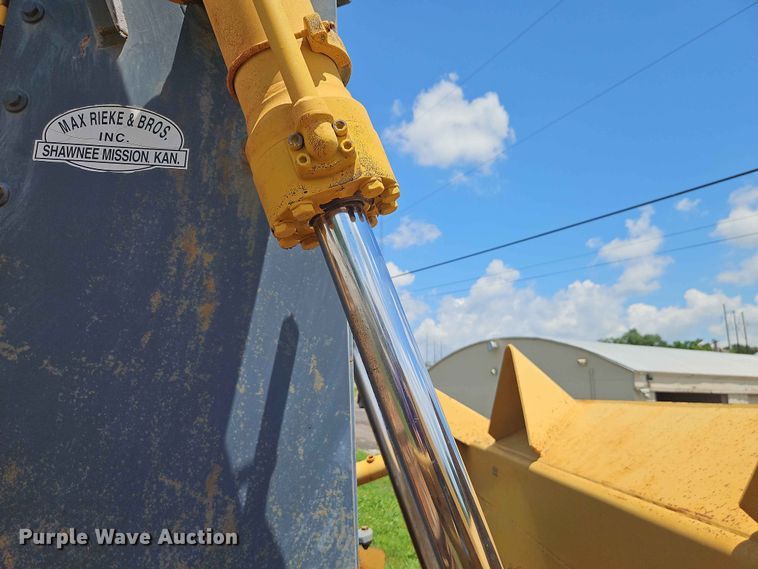image for item EO7440 2002 John Deere 1050C dozer