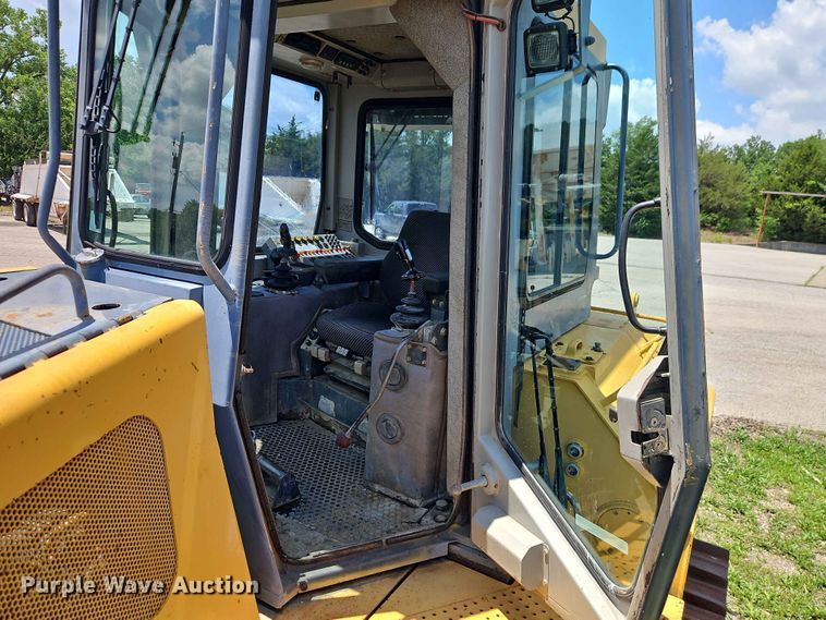 image for item EO7440 2002 John Deere 1050C dozer