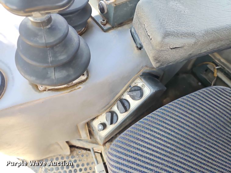 image for item EO7440 2002 John Deere 1050C dozer
