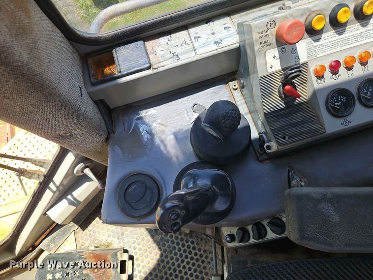 image for item EO7440 2002 John Deere 1050C dozer