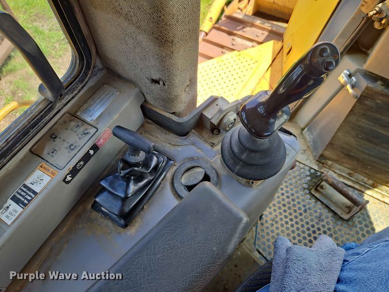 image for item EO7440 2002 John Deere 1050C dozer