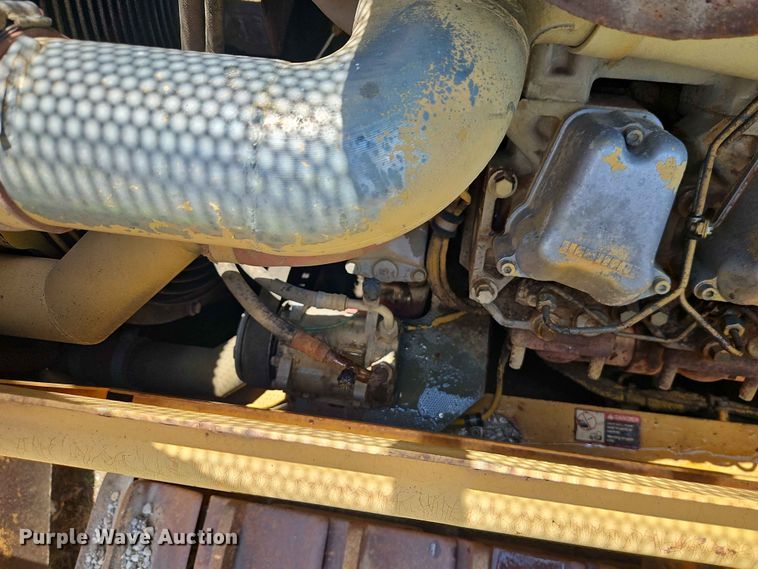 image for item EO7440 2002 John Deere 1050C dozer