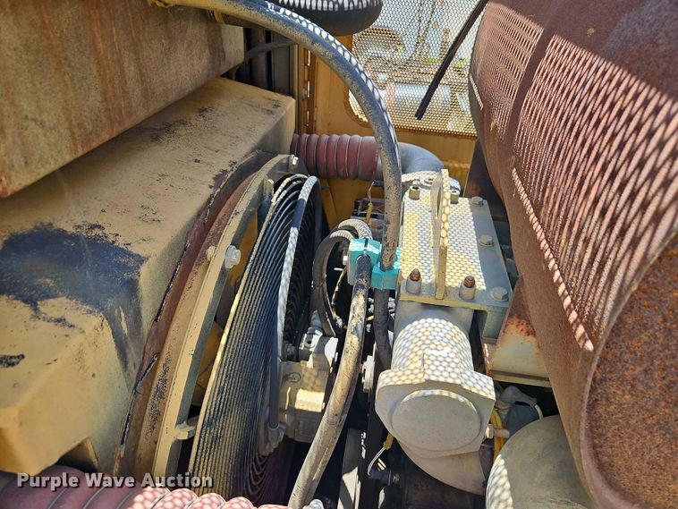 image for item EO7440 2002 John Deere 1050C dozer