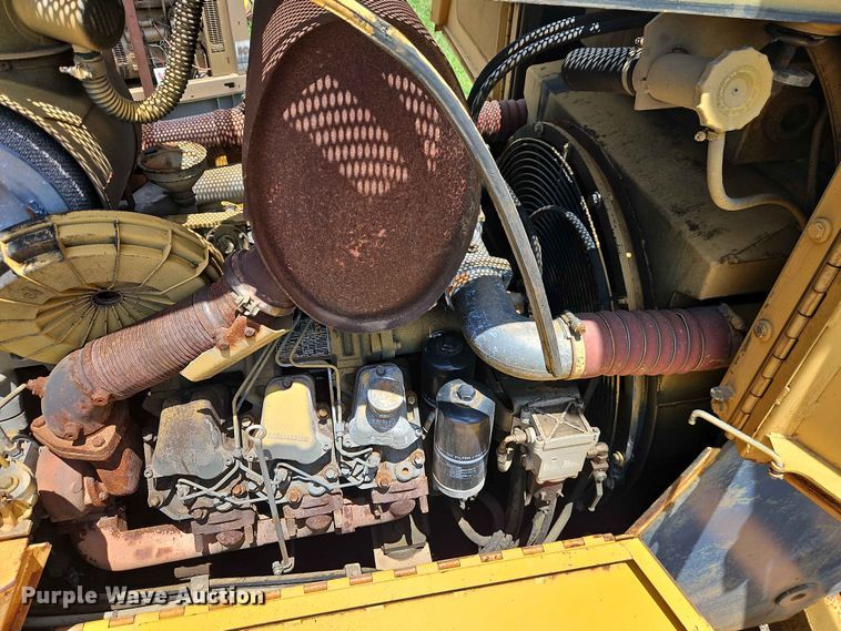 image for item EO7440 2002 John Deere 1050C dozer