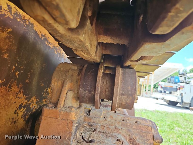 image for item EO7440 2002 John Deere 1050C dozer