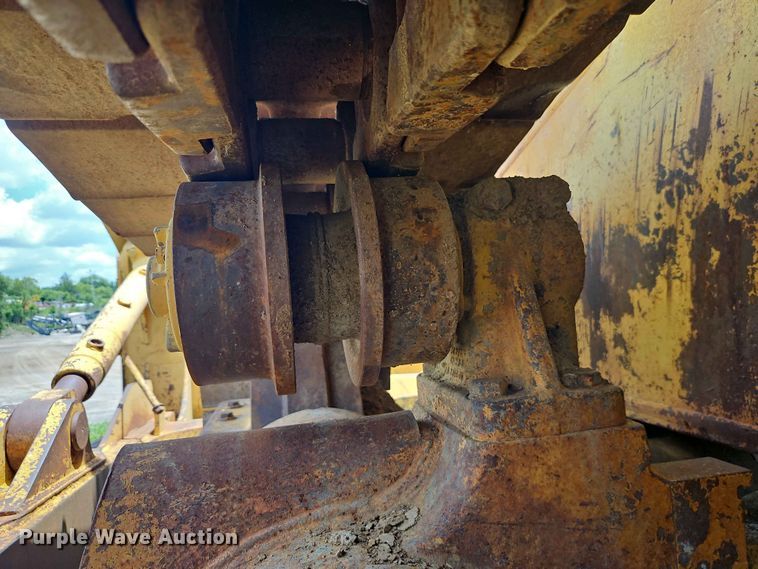image for item EO7440 2002 John Deere 1050C dozer