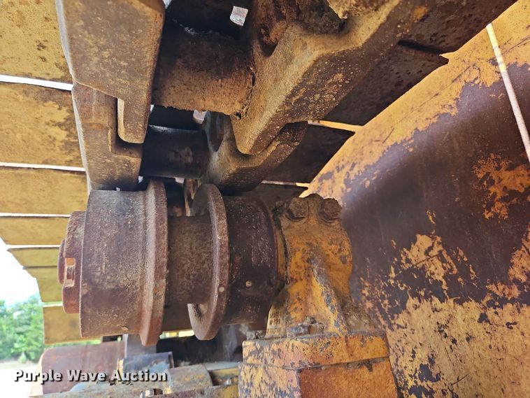 image for item EO7440 2002 John Deere 1050C dozer