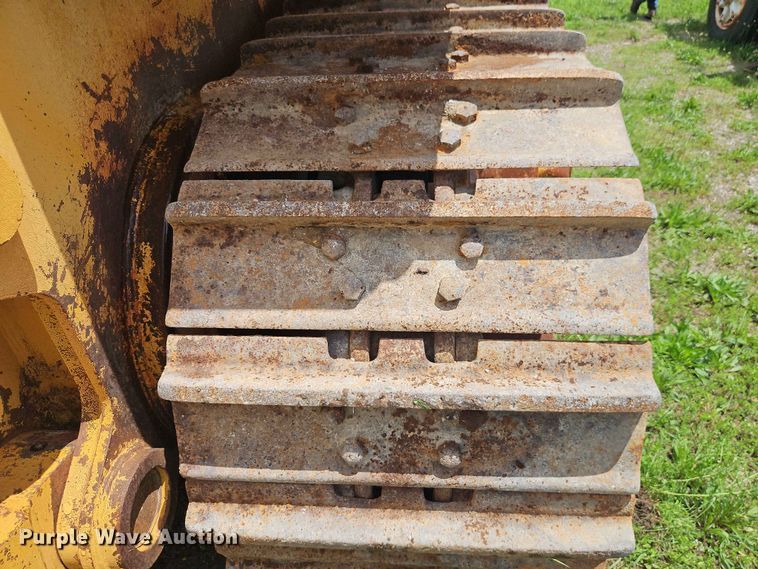 image for item EO7440 2002 John Deere 1050C dozer