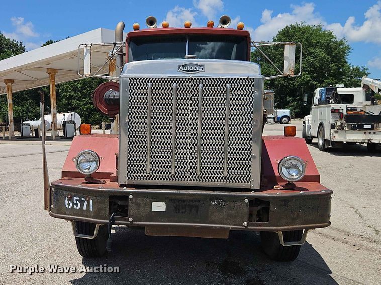image for item EO7441 1986 Autocar DK semi truck