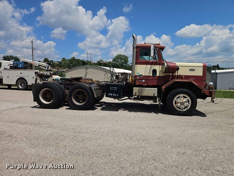 image for item EO7441 1986 Autocar DK semi truck