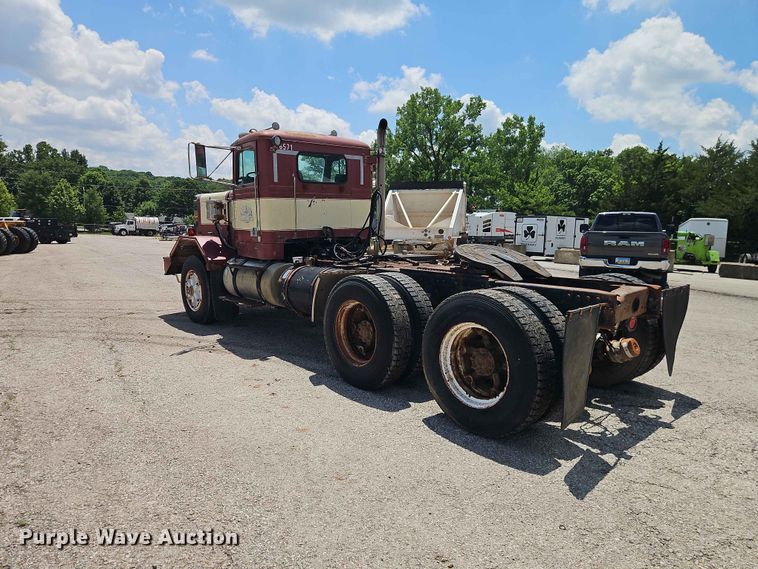 image for item EO7441 1986 Autocar DK semi truck