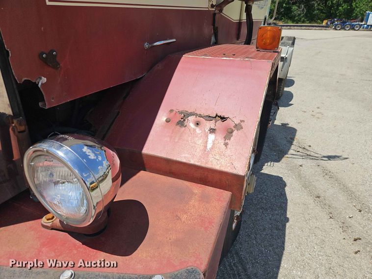 image for item EO7441 1986 Autocar DK semi truck