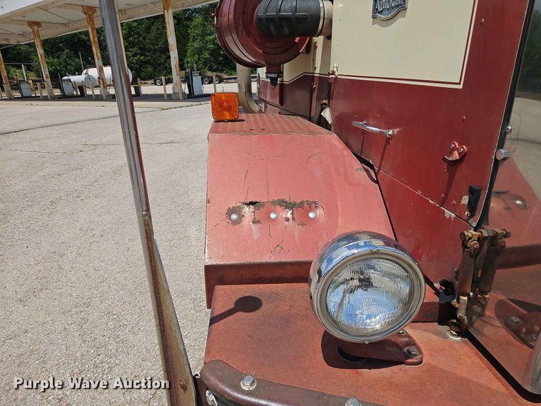 image for item EO7441 1986 Autocar DK semi truck