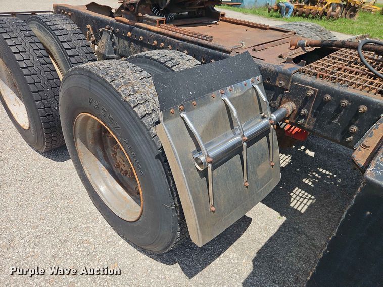 image for item EO7441 1986 Autocar DK semi truck