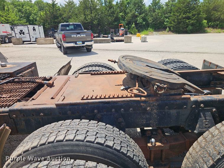 image for item EO7441 1986 Autocar DK semi truck