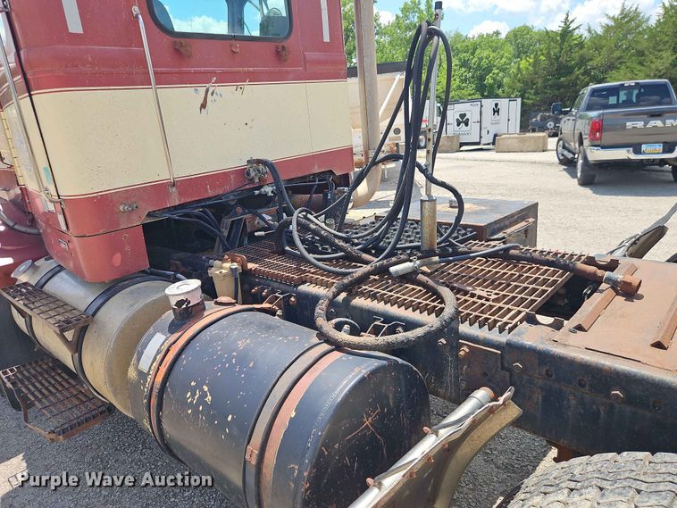 image for item EO7441 1986 Autocar DK semi truck