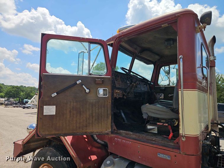image for item EO7441 1986 Autocar DK semi truck