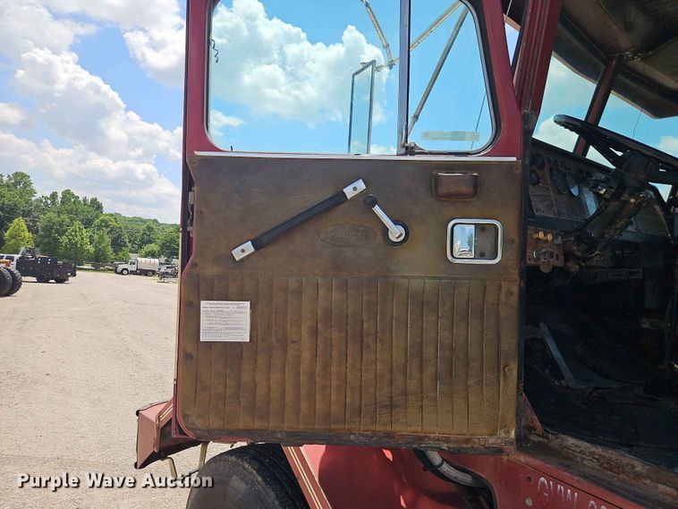 image for item EO7441 1986 Autocar DK semi truck