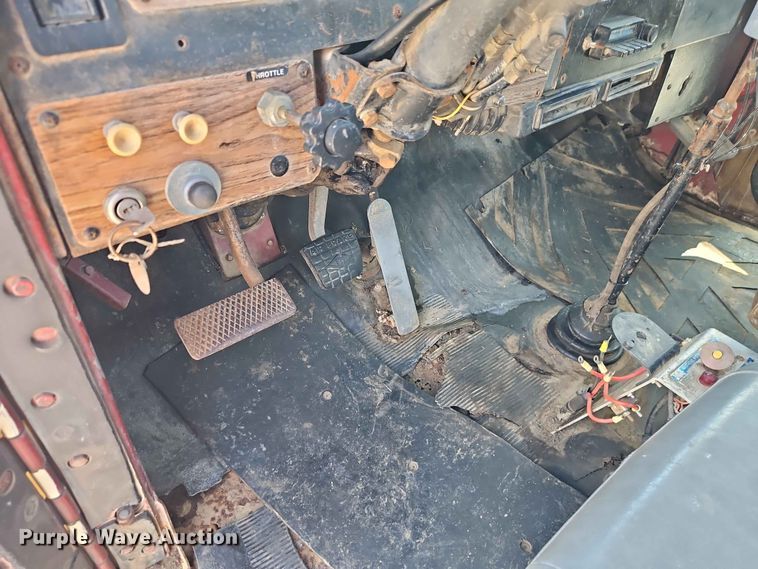 image for item EO7441 1986 Autocar DK semi truck