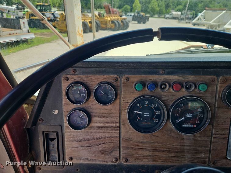 image for item EO7441 1986 Autocar DK semi truck