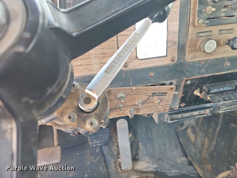 image for item EO7441 1986 Autocar DK semi truck