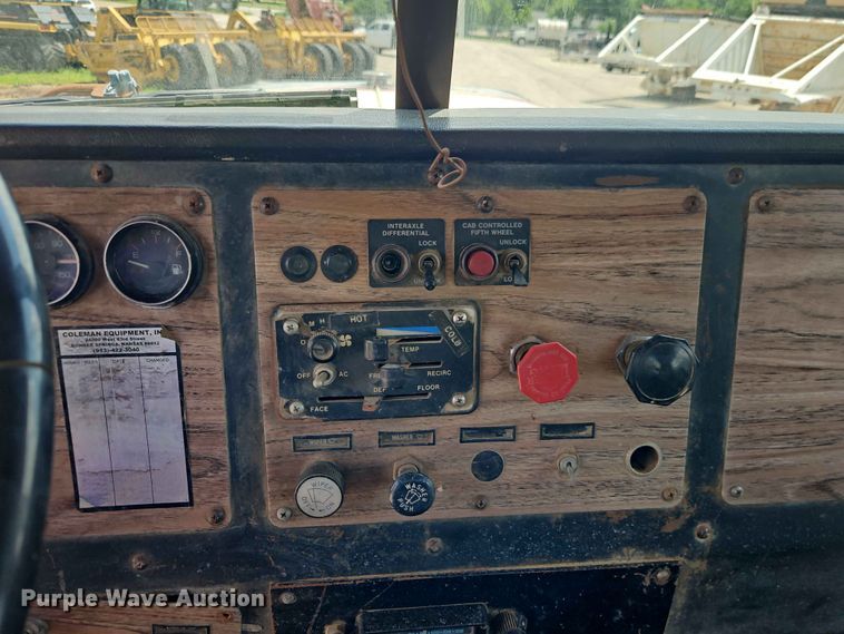 image for item EO7441 1986 Autocar DK semi truck