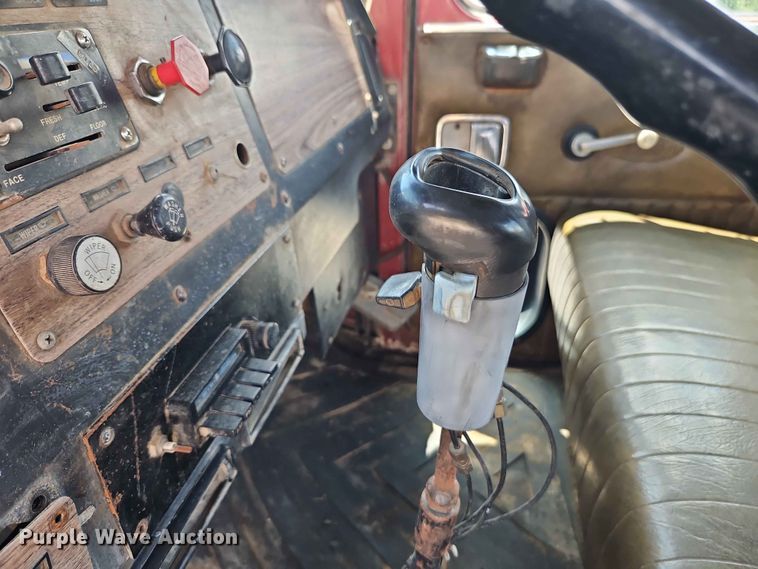 image for item EO7441 1986 Autocar DK semi truck