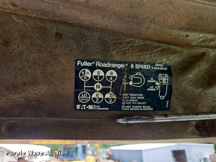 image for item EO7441 1986 Autocar DK semi truck