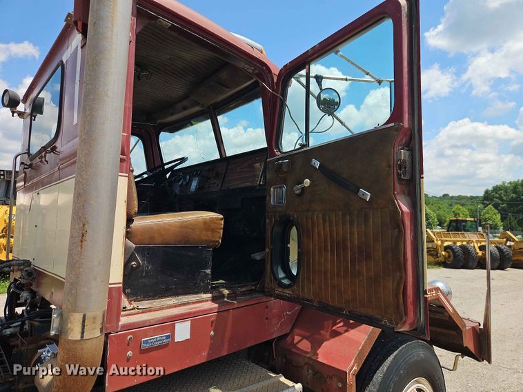 image for item EO7441 1986 Autocar DK semi truck
