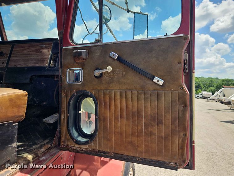 image for item EO7441 1986 Autocar DK semi truck