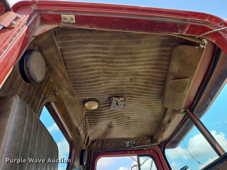 image for item EO7441 1986 Autocar DK semi truck