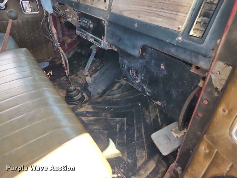 image for item EO7441 1986 Autocar DK semi truck