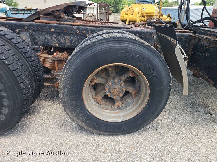 image for item EO7441 1986 Autocar DK semi truck