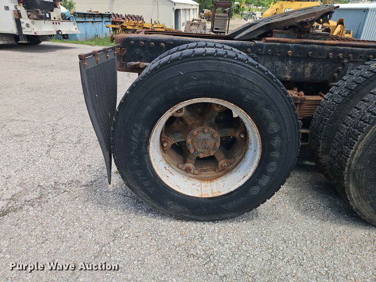 image for item EO7441 1986 Autocar DK semi truck