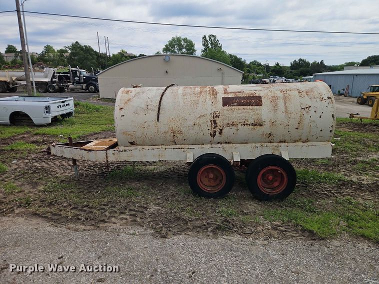 image for item EO7454 Tank trailer