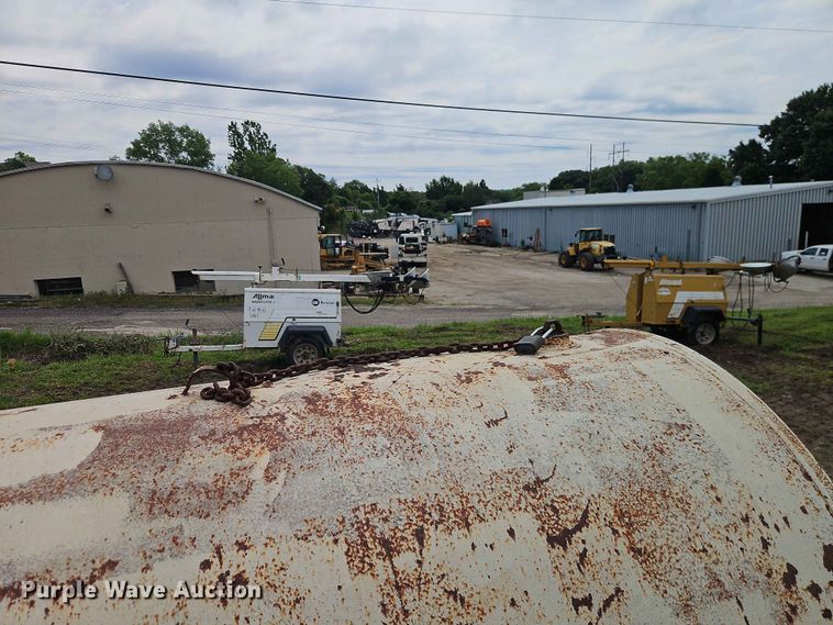 image for item EO7454 Tank trailer