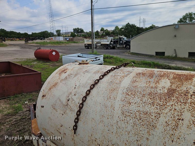 image for item EO7454 Tank trailer