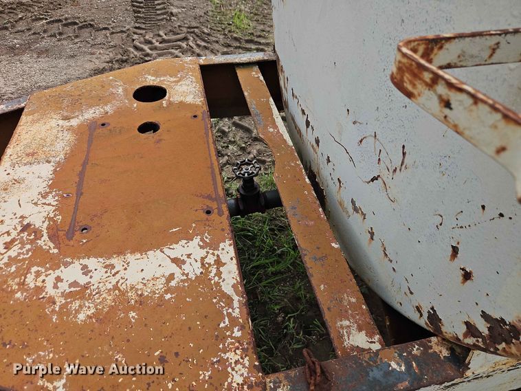 image for item EO7454 Tank trailer