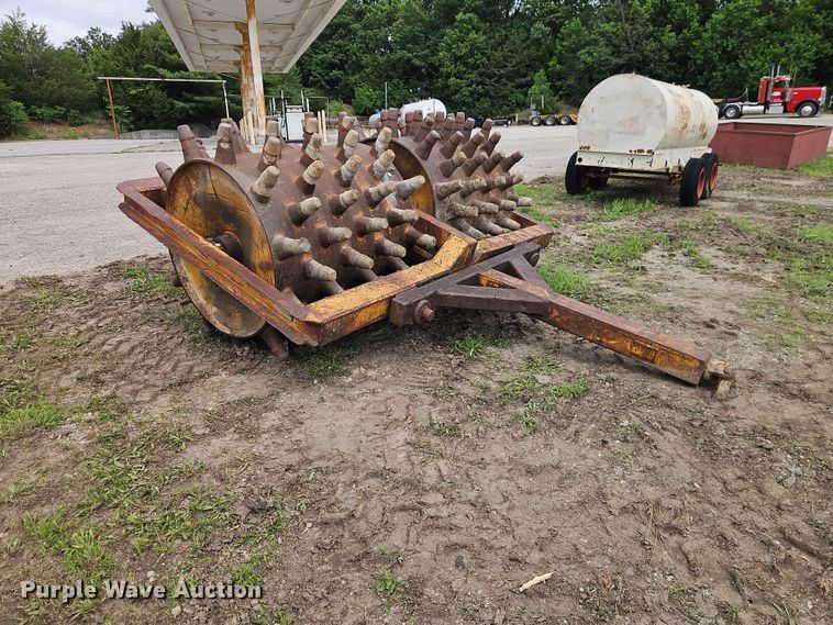 image for item EO7455 Sheepsfoot pull type roller