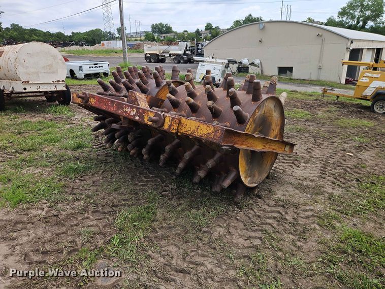 image for item EO7455 Sheepsfoot pull type roller