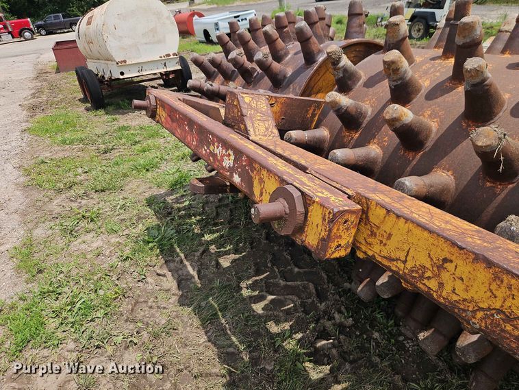 image for item EO7455 Sheepsfoot pull type roller