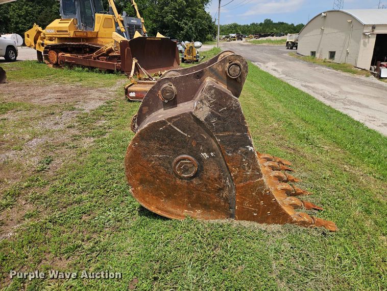 image for item EO7458 CF excavator bucket