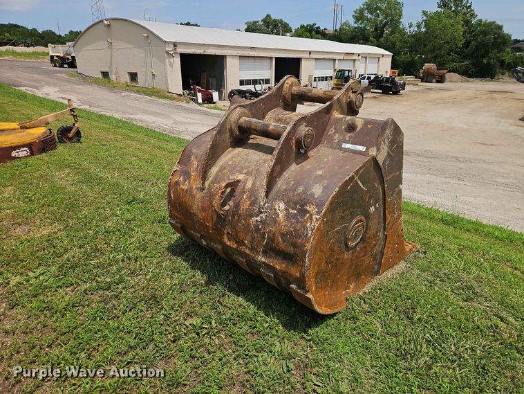 image for item EO7458 CF excavator bucket