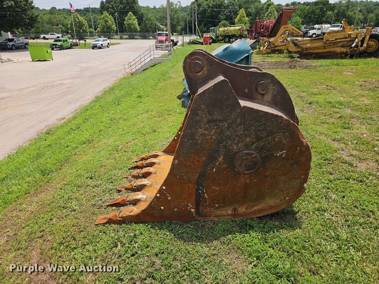 image for item EO7458 CF excavator bucket