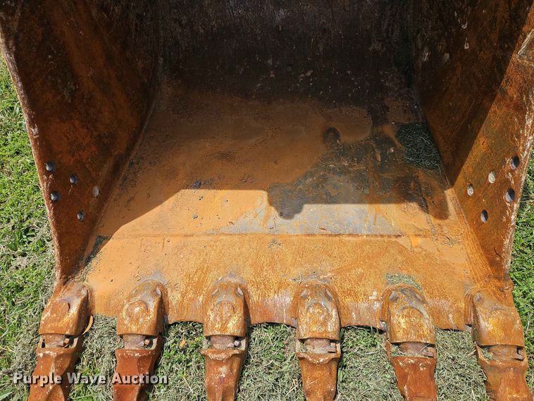 image for item EO7458 CF excavator bucket