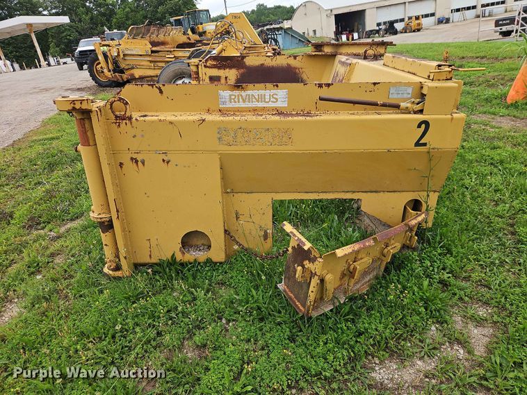 image for item EO7481 Rivinius Domor R600B material spreader